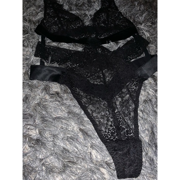 🖤Victoria’s Secret black lace teddy🖤 - Picture 9 of 10